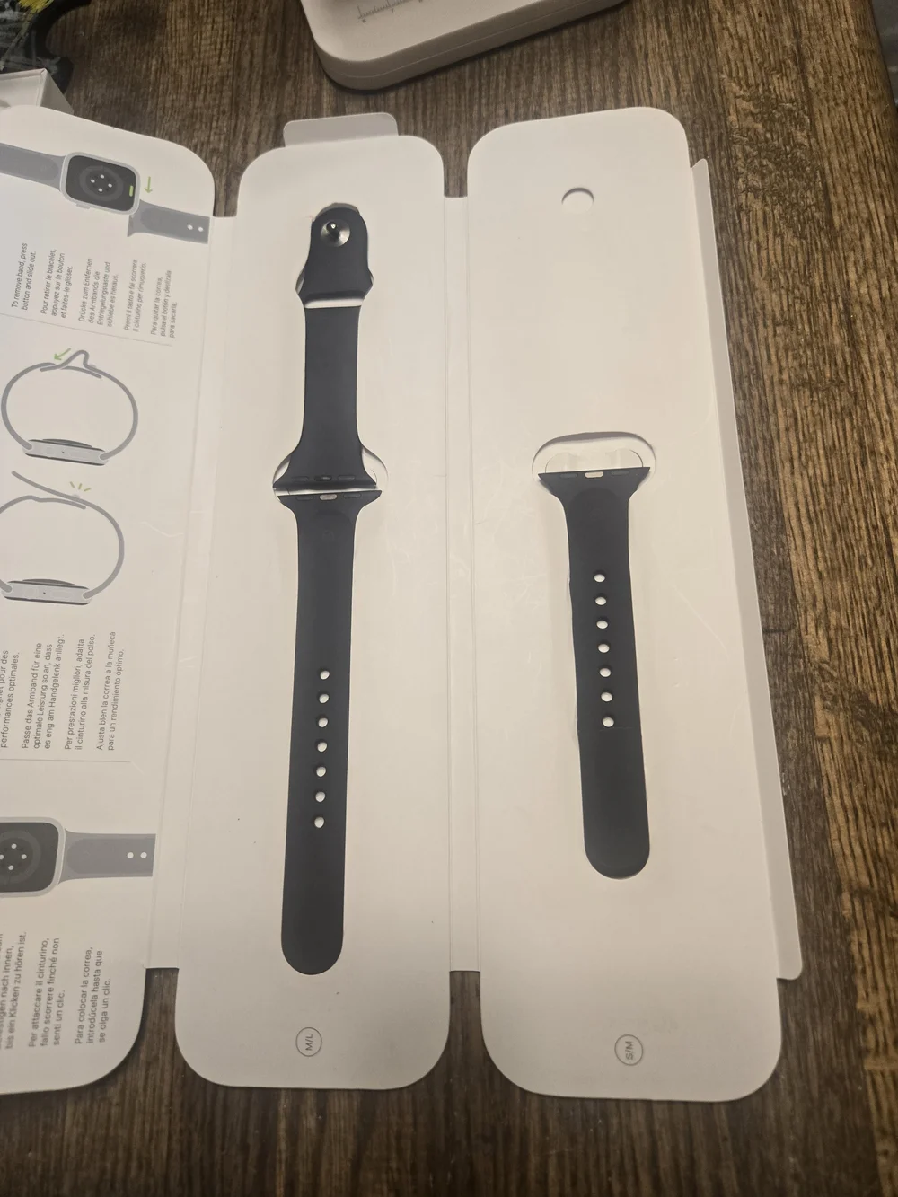 never used Apple Watch SE (1st Generation) with built-in GPS + Cellular